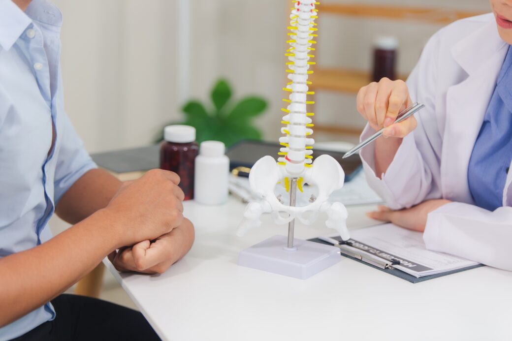 Chiropractor vs Physical Therapist - What’s Best for Back Pain?